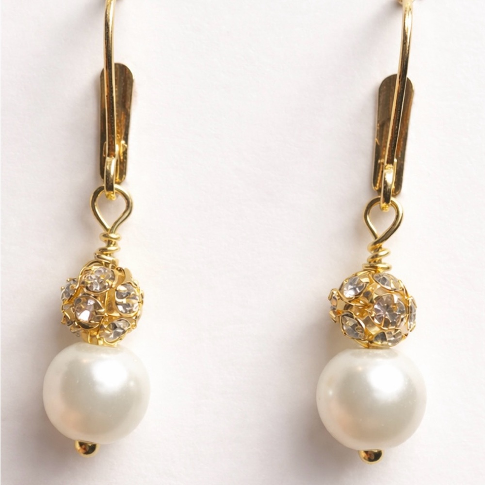 Elegant Gold and Pearl Drop Earrings